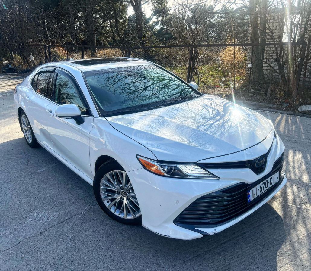 Toyota Camry 2018 — photo 2