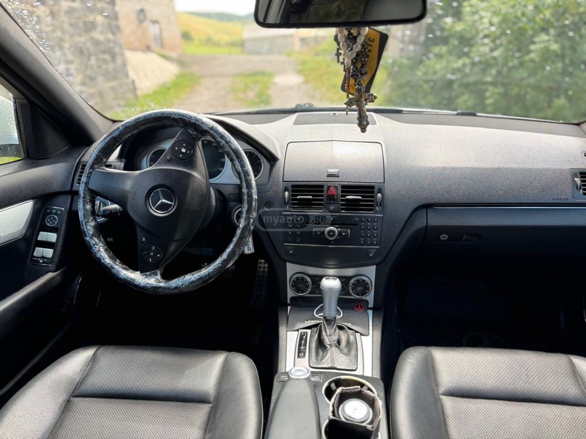 Mercedes-Benz C 300 2007 — photo 2