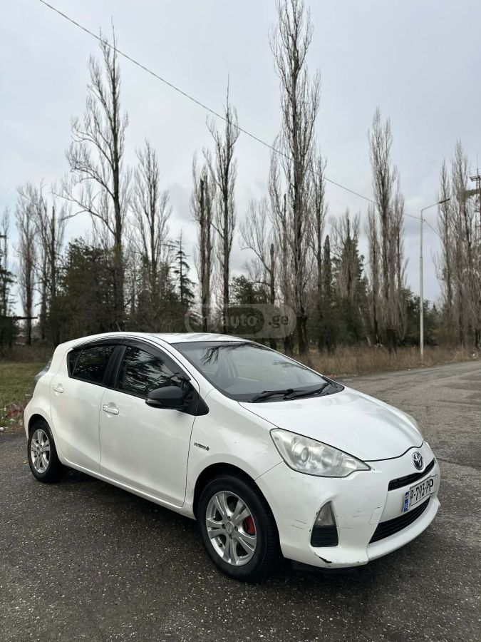 Toyota Aqua 2012 — photo 2