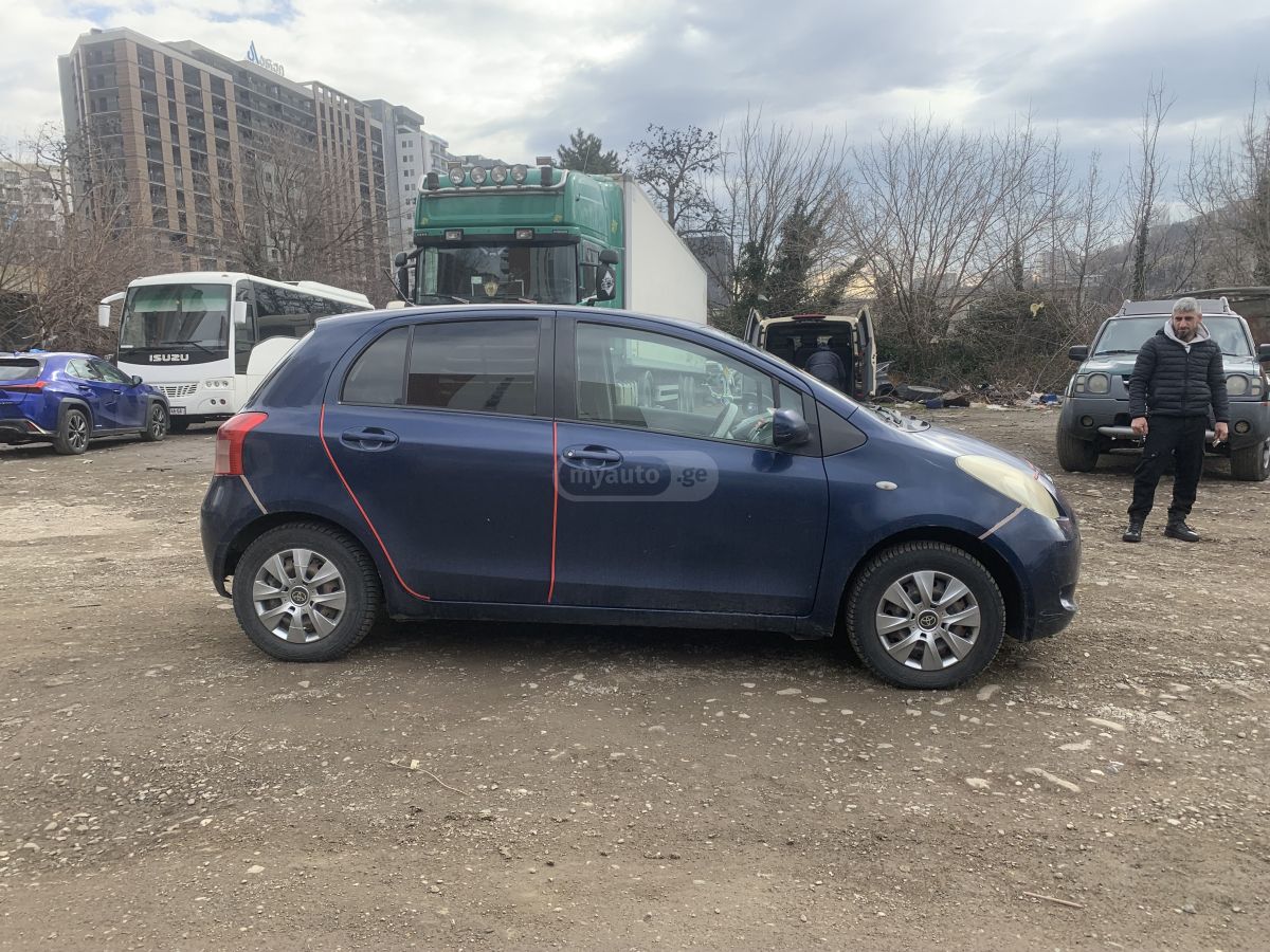 Toyota Vitz 2006 — photo 2
