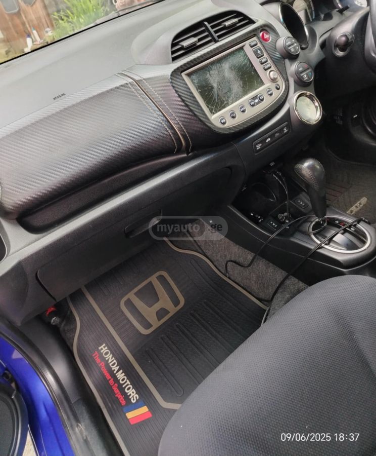 Honda FIT 2012 — photo 2