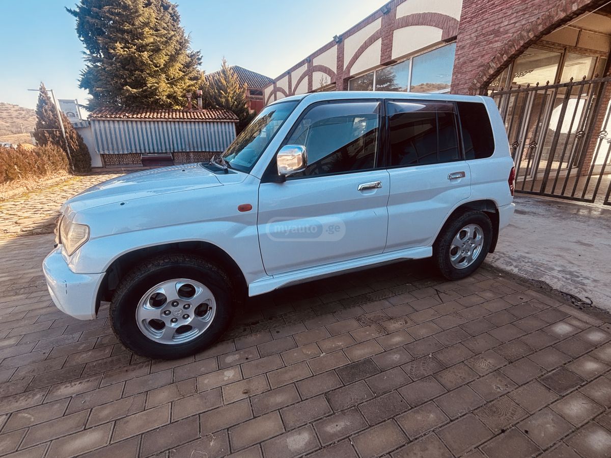 Mitsubishi Pajero IO 2001 — photo 2