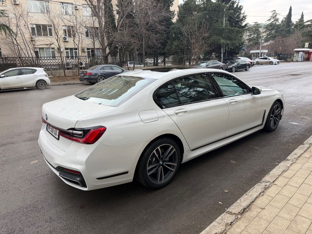 BMW 740 2020 — photo 2