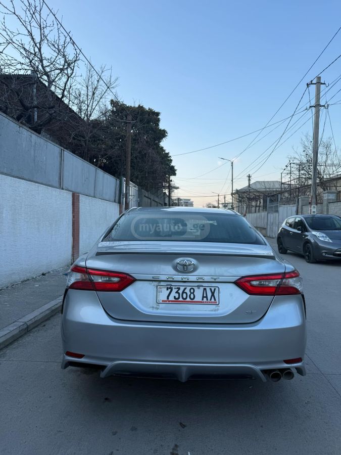 Toyota Camry 2018 — photo 2