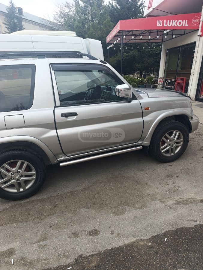 Mitsubishi Pajero IO 2003 — photo 2