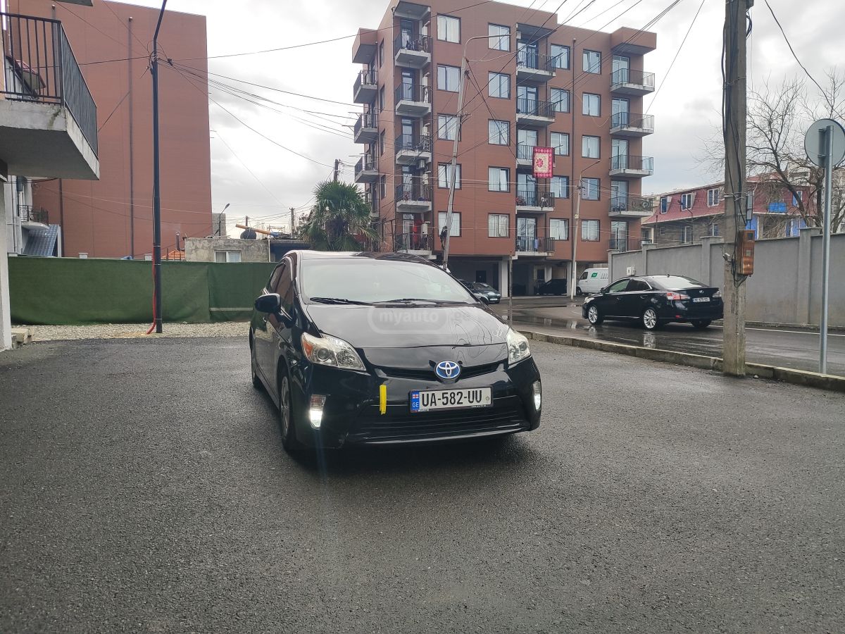 Toyota Prius 2011 — photo 2