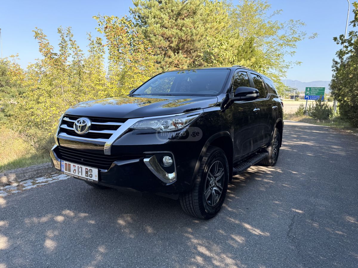 Toyota Fortuner 2016 — photo 2