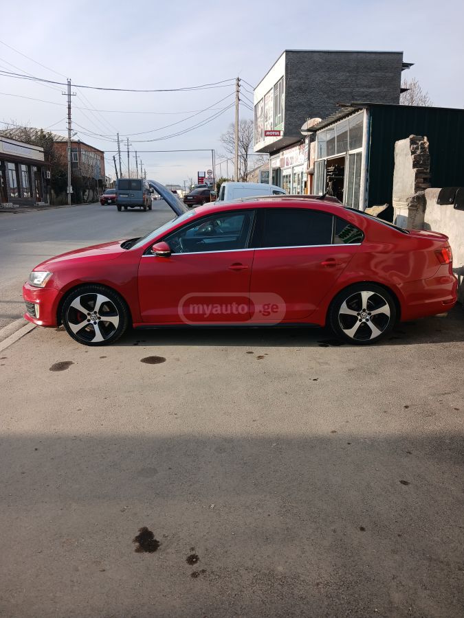 Volkswagen Jetta 2013 — photo 2
