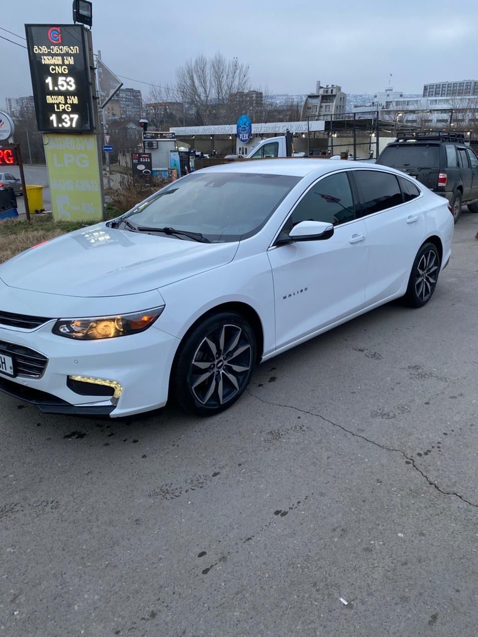 Chevrolet Malibu 2017 — photo 2