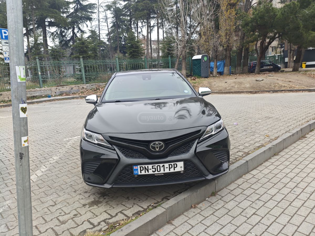 Toyota Camry 2019 — photo 2