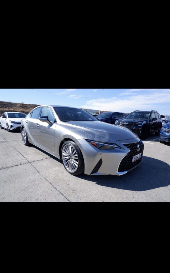 Lexus IS 300 2023 — photo 2