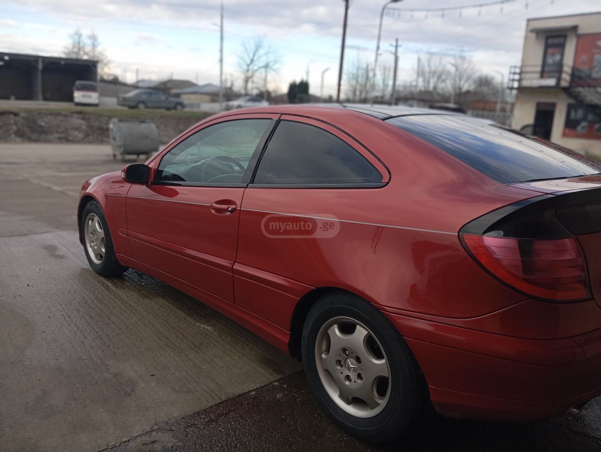 Mercedes-Benz C 230