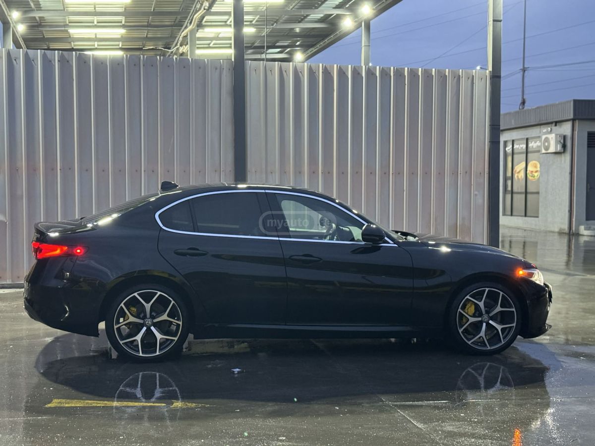 Alfa Romeo Giulia 2019 — photo 2