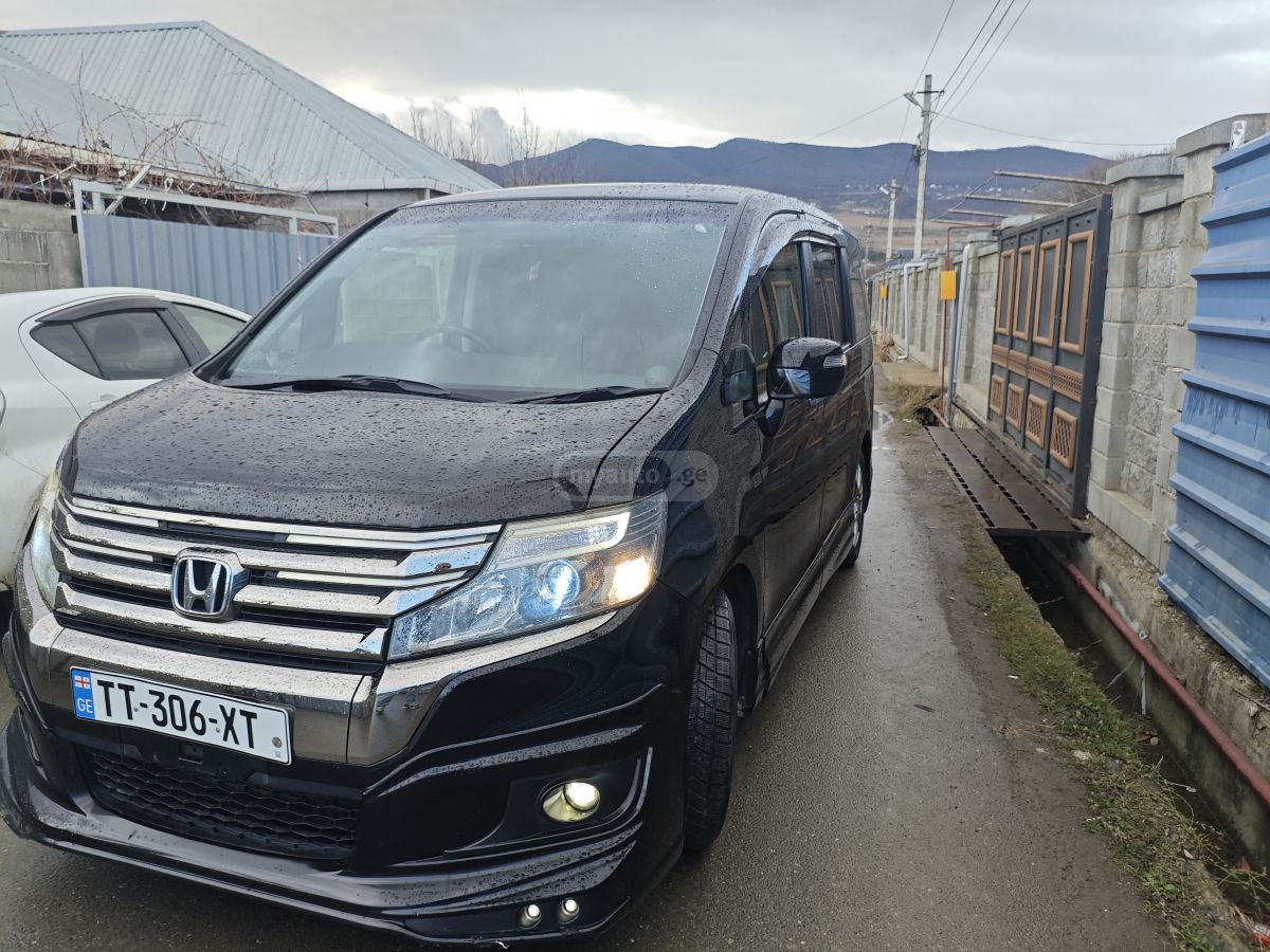 Honda Step Wagon 2014 — photo 2