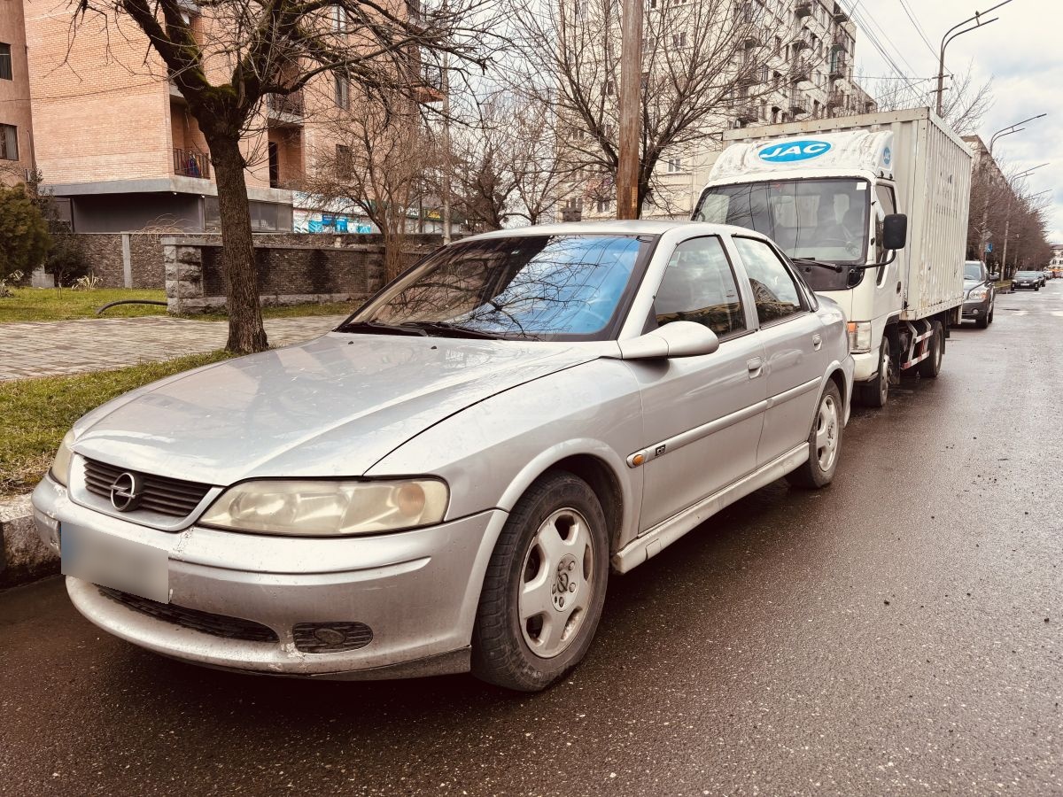 Opel Vectra 2002 — photo 2