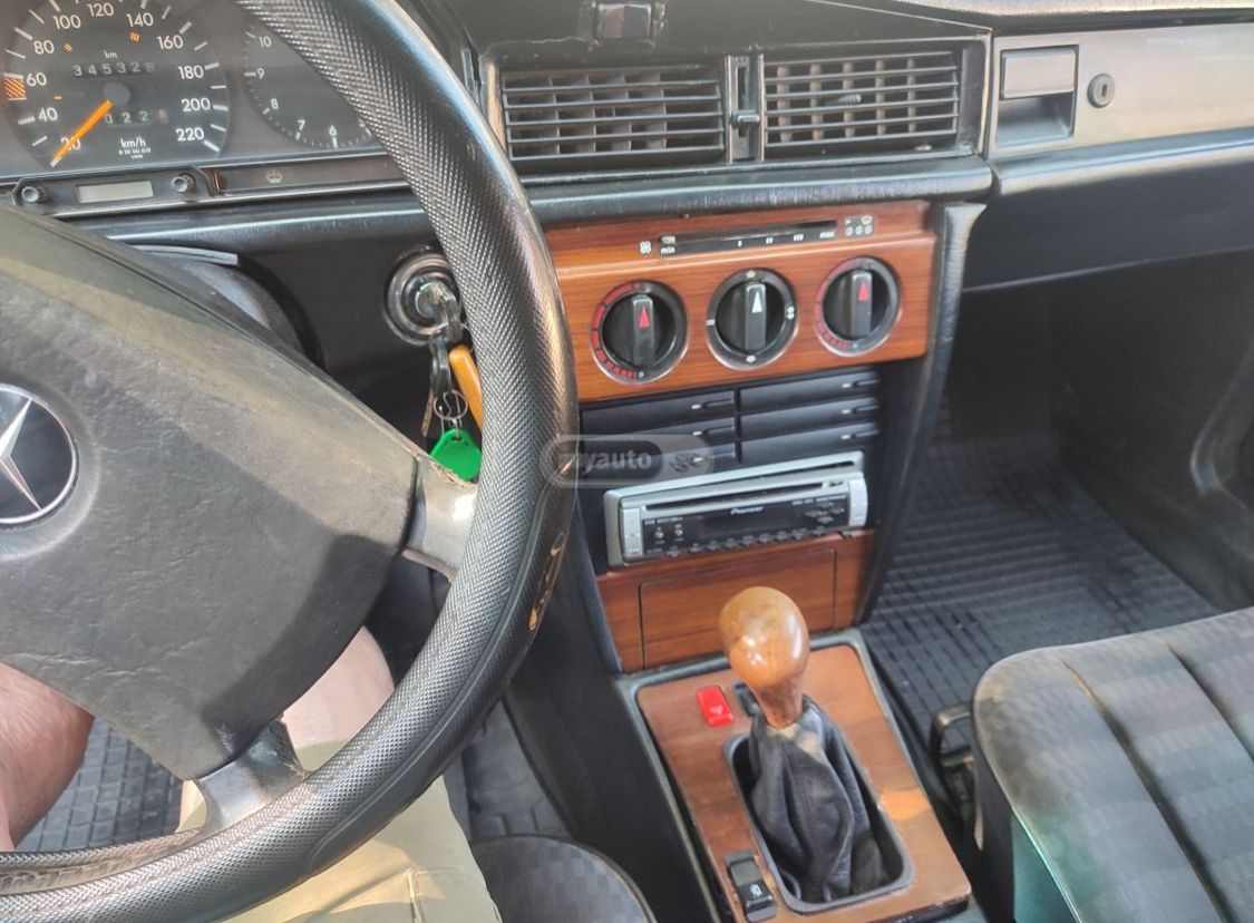 Mercedes-Benz 190 1991 — photo 2
