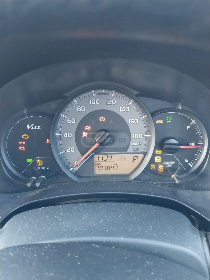 Toyota Vitz 2015 — photo 2