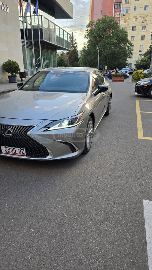 Lexus ES 300 2021 — photo 2