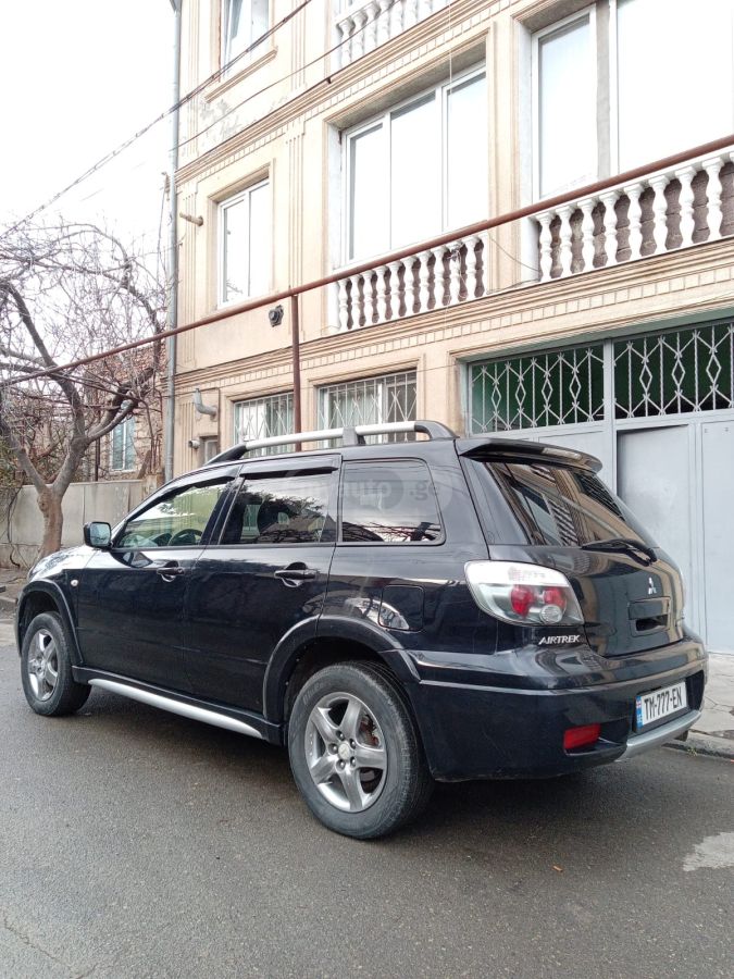 Mitsubishi Outlander 2004 — photo 2