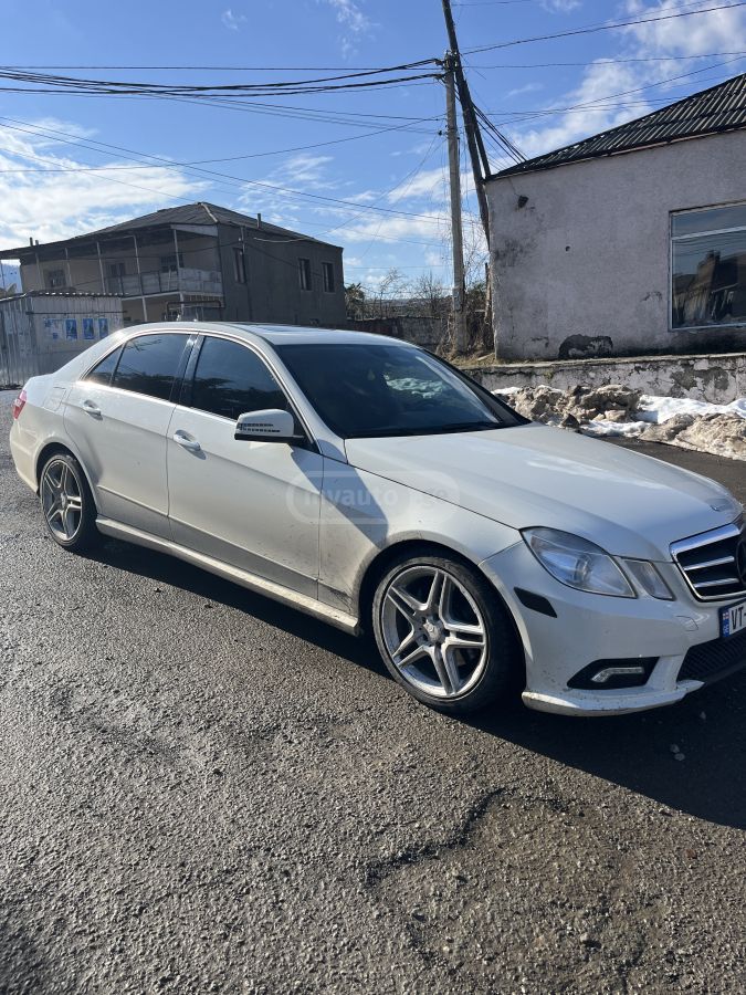 Mercedes-Benz E 350 2010 — photo 2