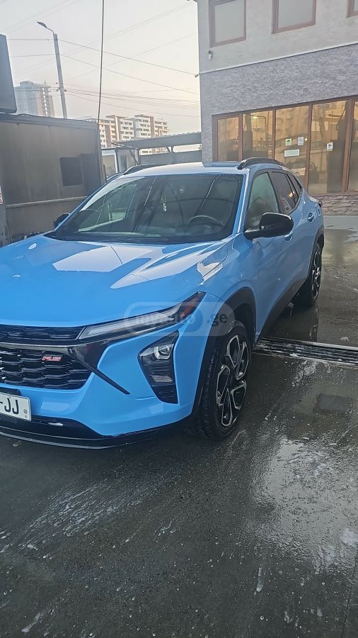 Chevrolet Trax 2023 — photo 2