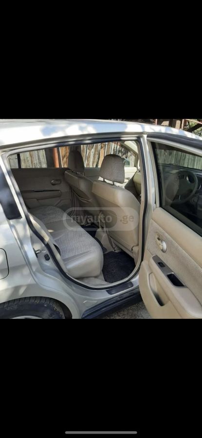 Nissan Tiida 2004 — photo 2
