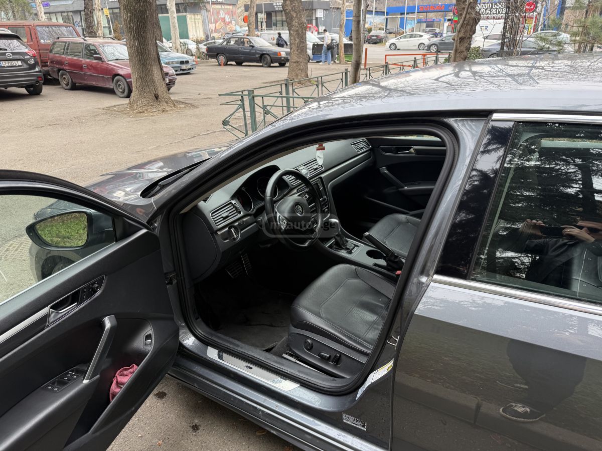 Volkswagen Passat 2017 — photo 2