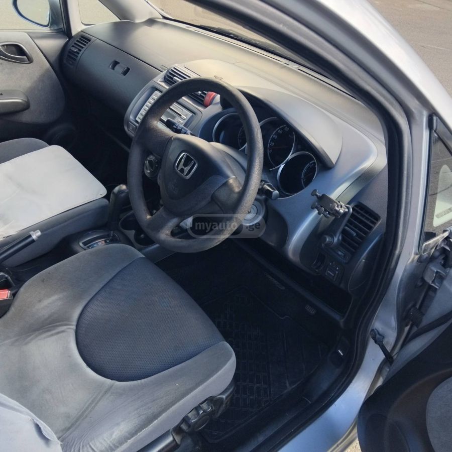 Honda Fit 2002 — photo 2