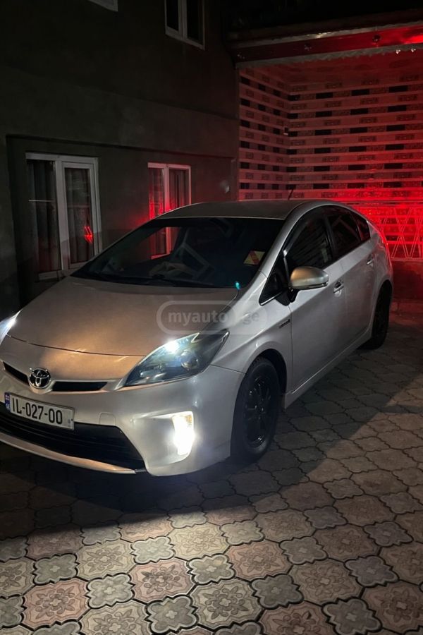 Toyota Prius 2012 — photo 2