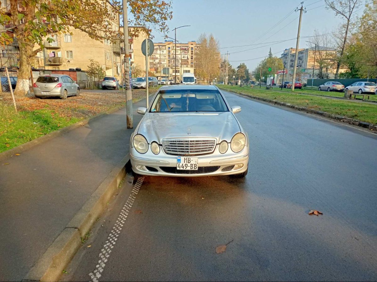 Mercedes-Benz E 320