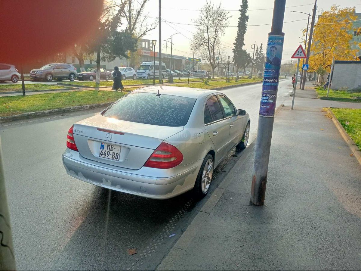 Mercedes-Benz E 320 2002 — photo 2