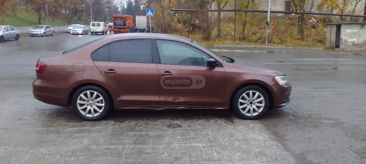 Volkswagen Jetta 2016 — photo 2
