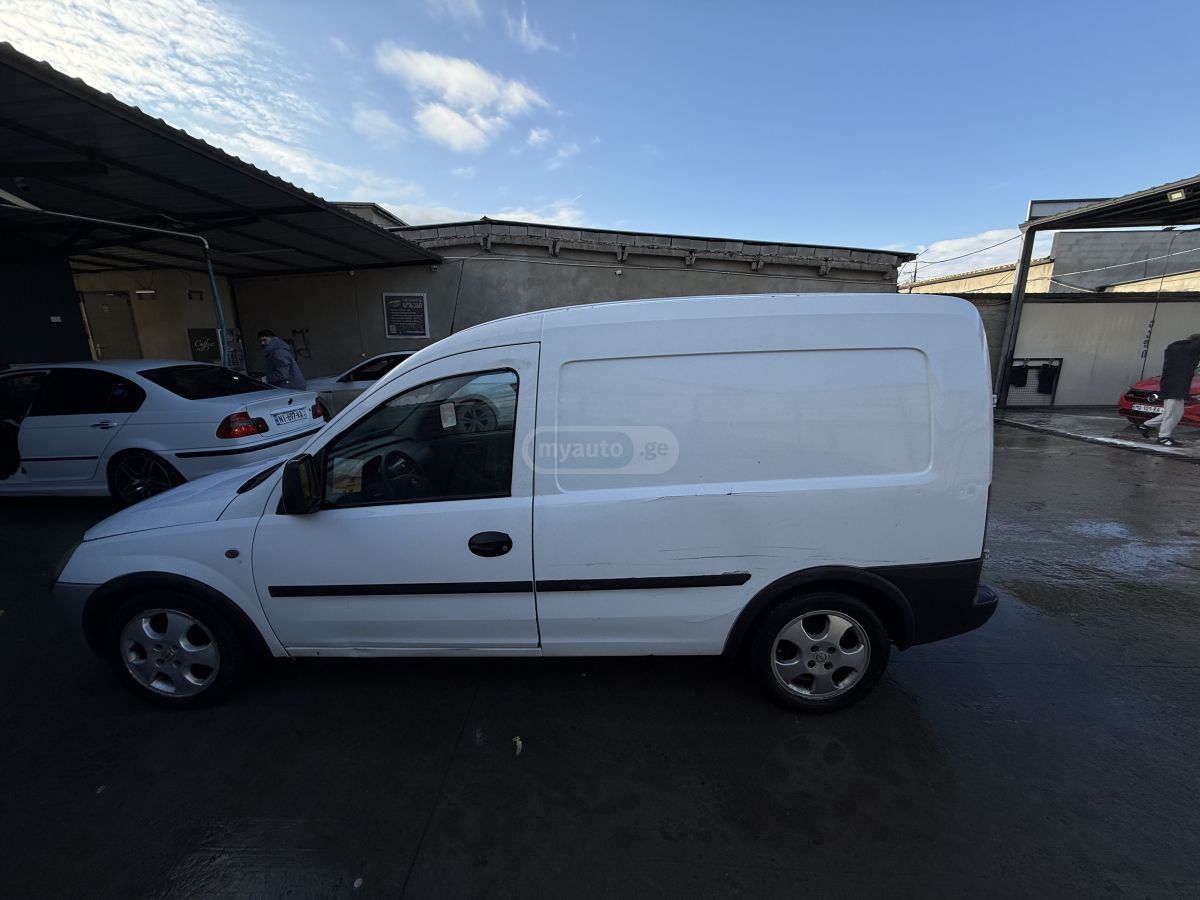 Opel Combo 2004 — photo 2