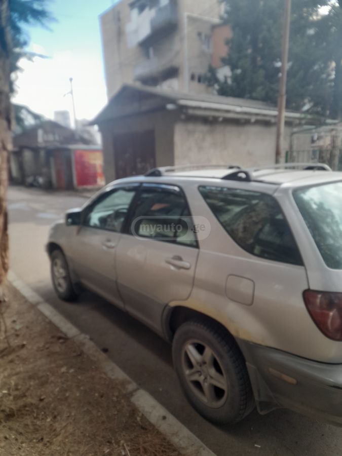 Lexus RX 300 1998 — photo 2