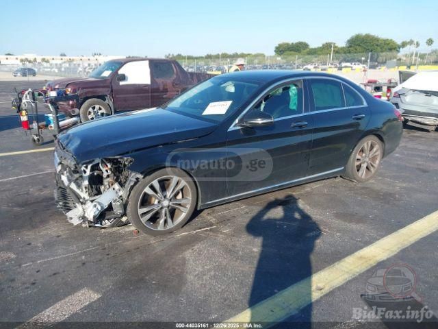 Mercedes-Benz C 300 2016 — photo 2