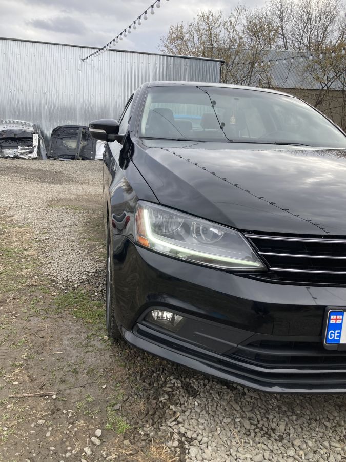 Volkswagen Jetta 2015 — photo 2