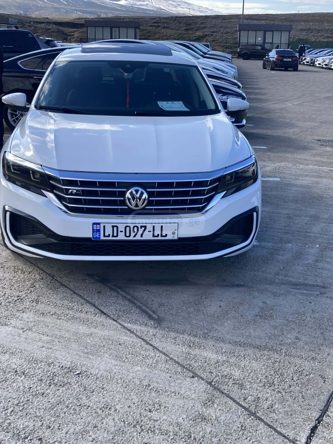 Volkswagen Passat 2020 — photo 2