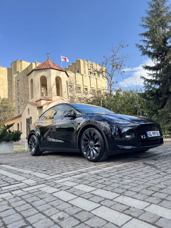 Tesla Model Y 2022 — photo 2