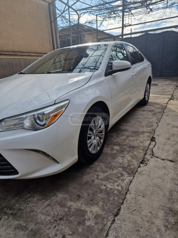 Toyota Camry 2016 — photo 2