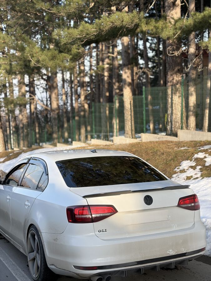 Volkswagen Jetta 2016 — photo 2