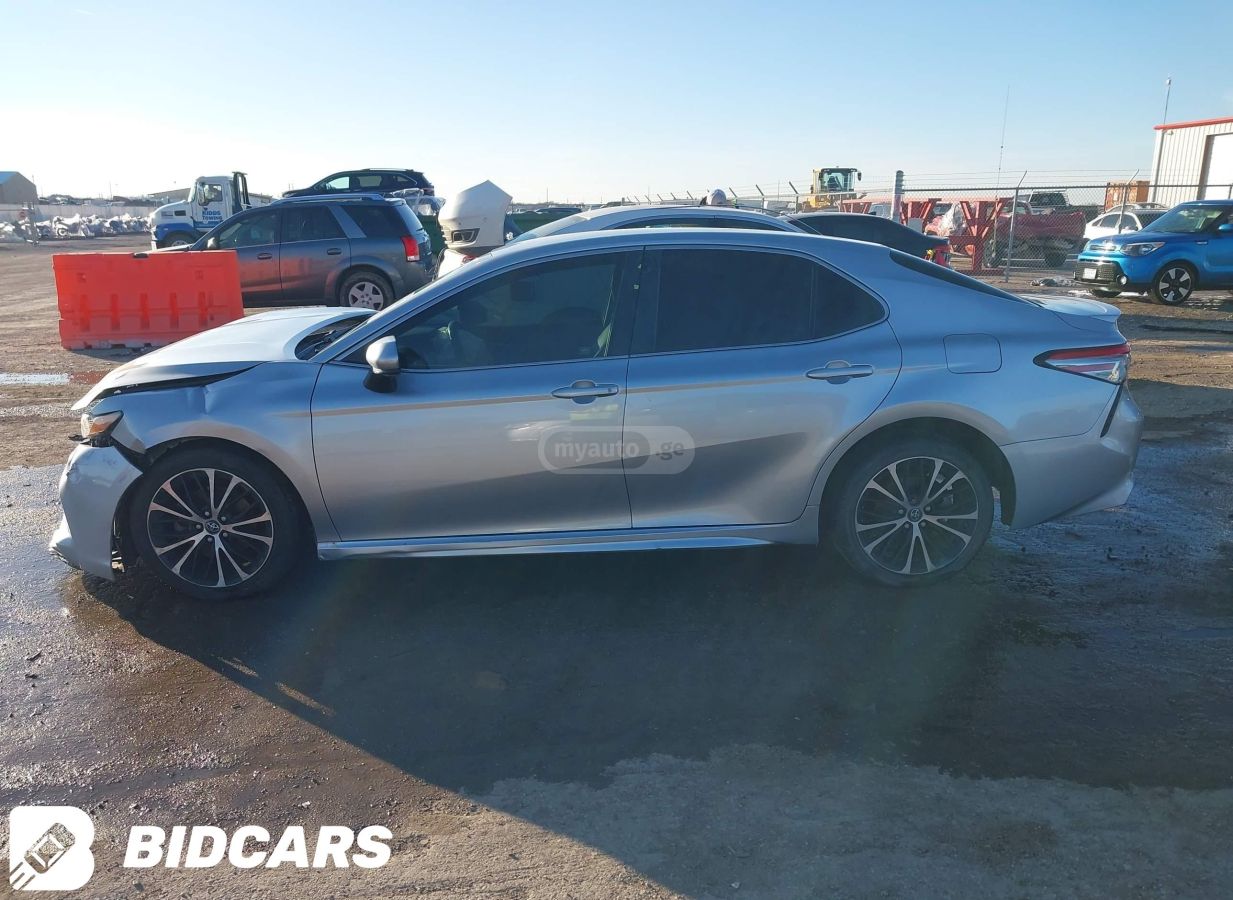 Toyota Camry 2019 — photo 2