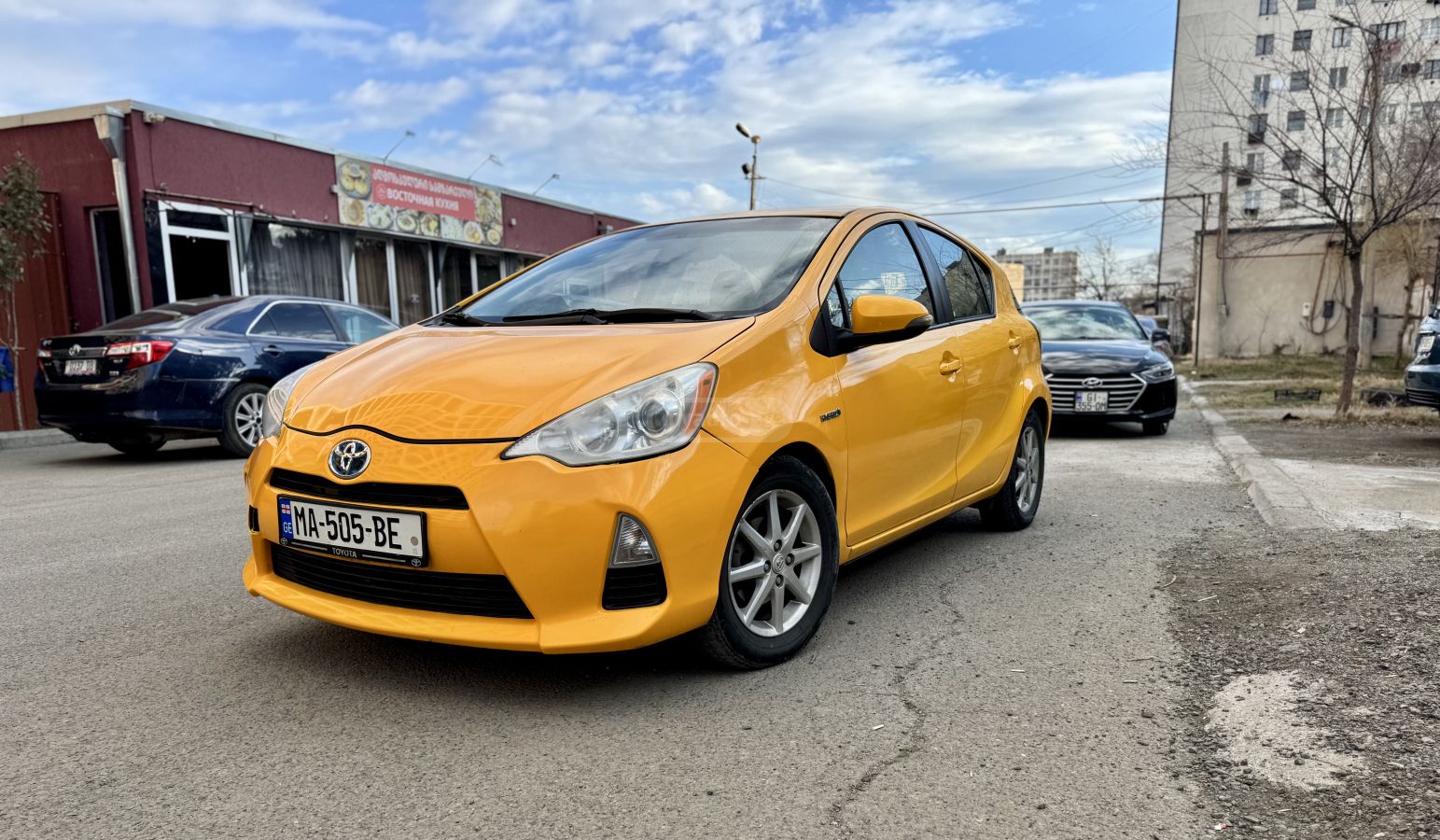 Toyota Prius C 2014 — photo 2
