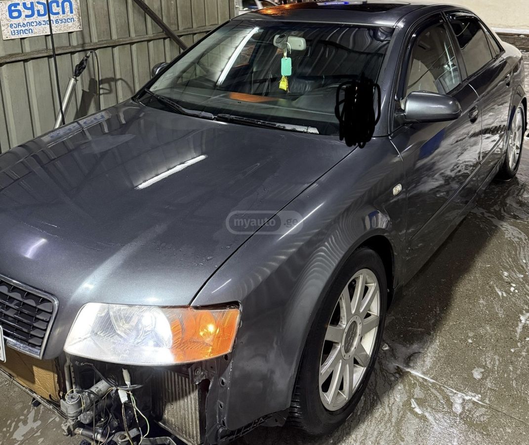 Audi A4 2004 — photo 2