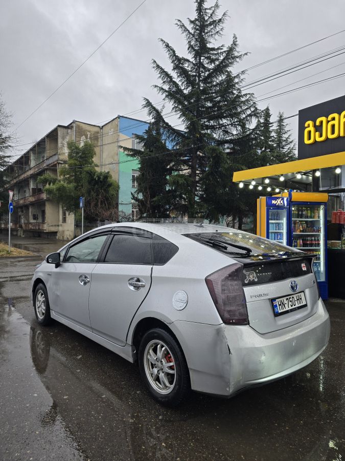 Toyota Prius 2010 — photo 2