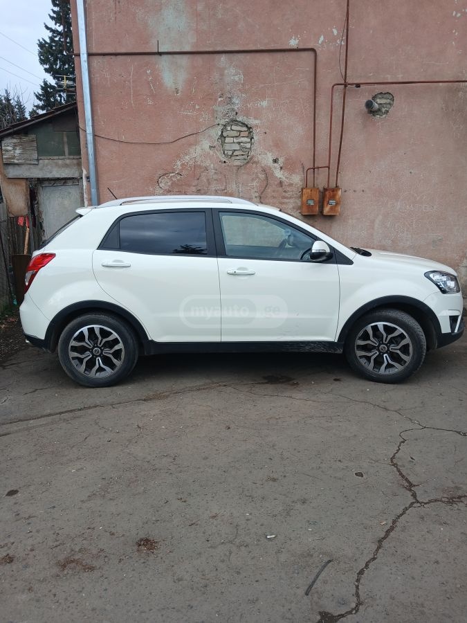 Ssangyong Korando 2015 — photo 2
