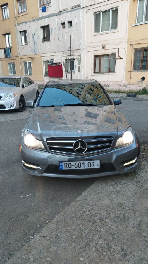 Mercedes-Benz C 300 2012 — photo 2