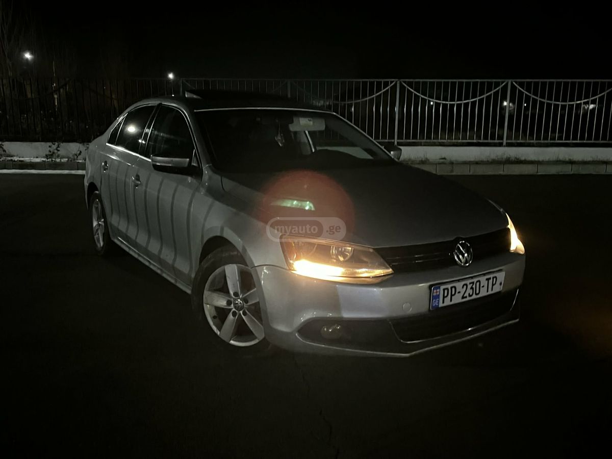 Volkswagen Jetta 2014 — photo 2