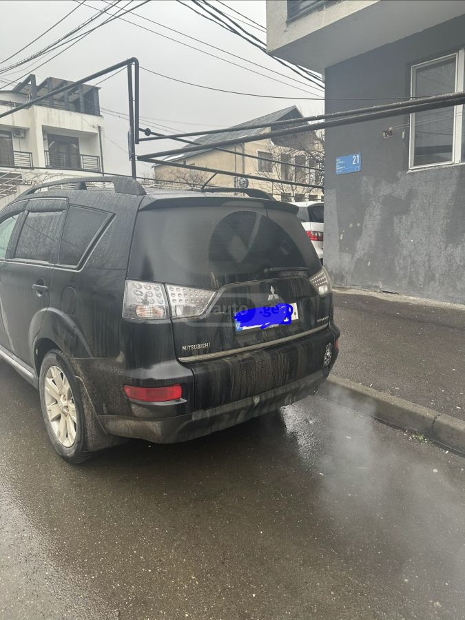 Mitsubishi Outlander 2010 — photo 2