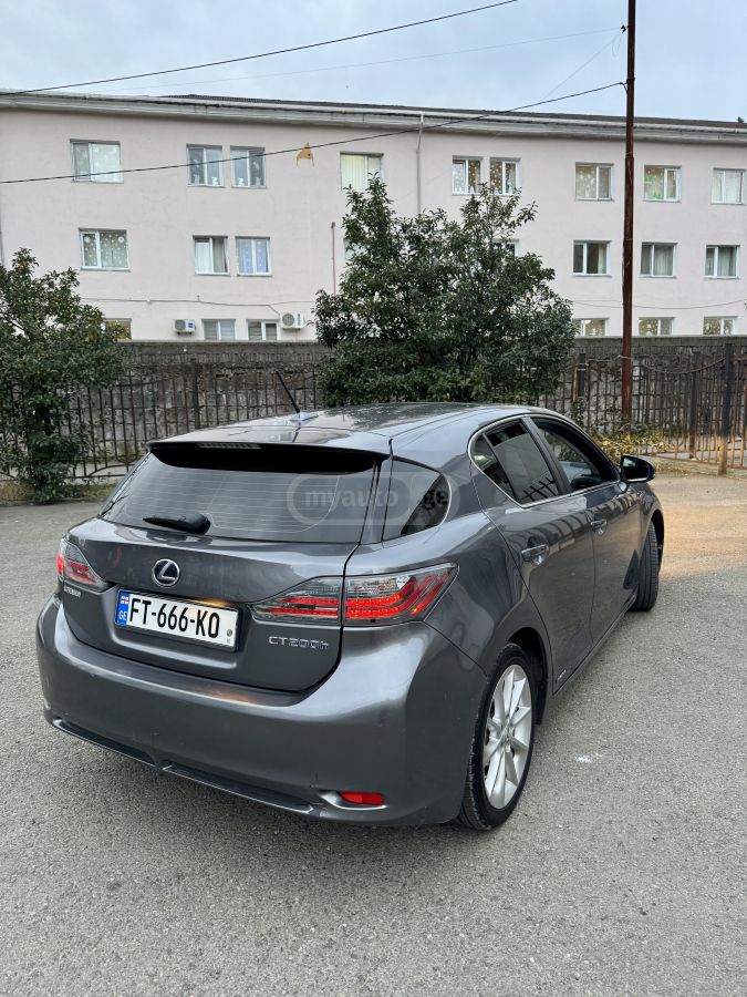 Lexus CT 200 h 2012 — photo 2