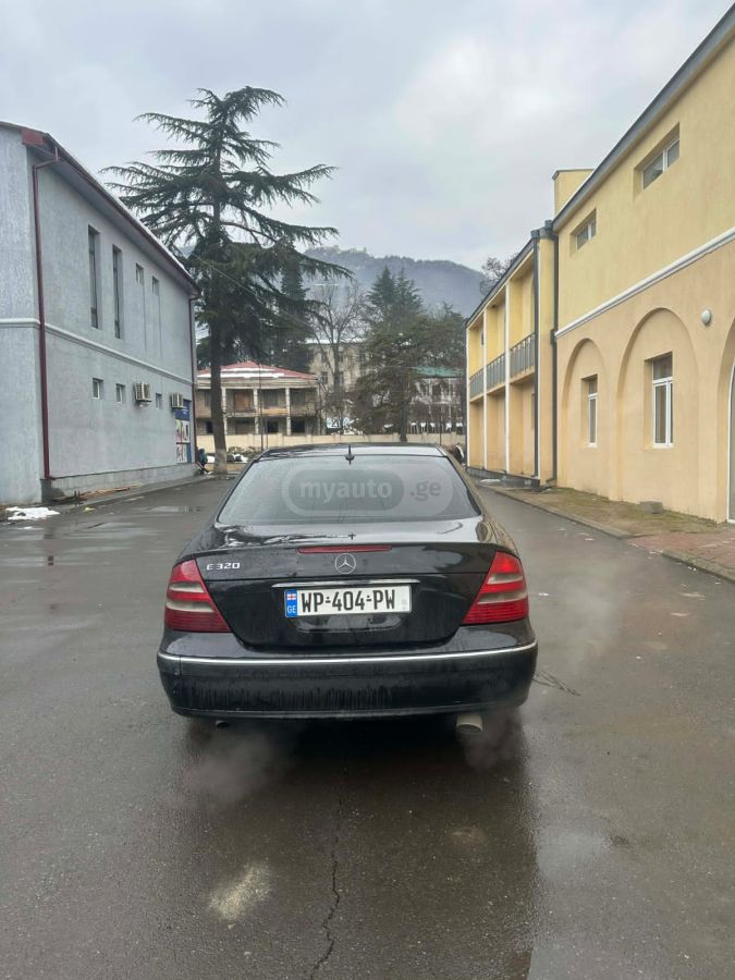 Mercedes-Benz E 320 2002 — photo 2